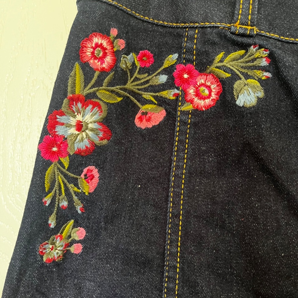 Kate Spade Broome Street Floral Embroidered Denim Button Up Skirt Size 8 - Picture 4 of 7